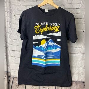 Graphic black Tshirt, size small